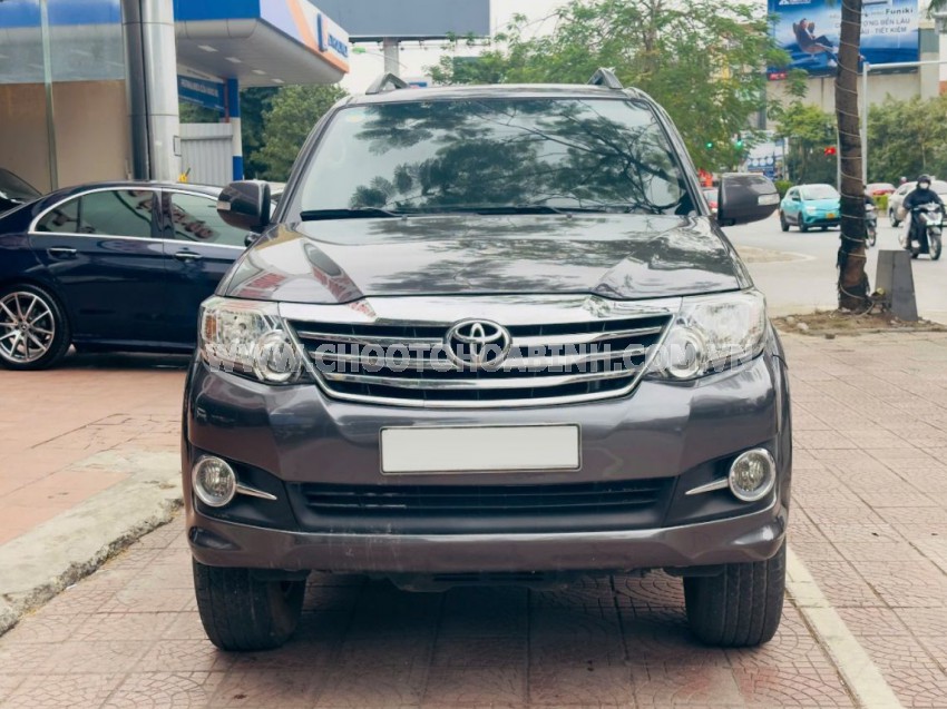 Toyota Fortuner 2.7V 4x2 AT 2015