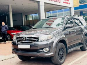 Xe Toyota Fortuner 2.7V 4X2 AT 2016