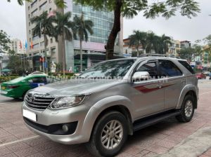Xe Toyota Fortuner 2.7V 4x4 AT 2014