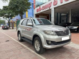 Xe Toyota Fortuner 2.7V 4x4 AT 2014