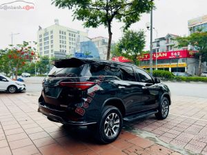 Xe Toyota Fortuner 2.4G 4x2 AT Legender 2020